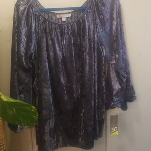 Beautiful velvet top guaranteed to get you complem